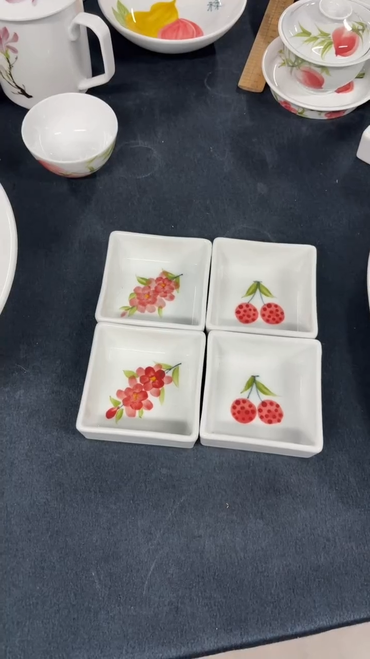 景德镇手绘釉中彩（食品级）4个四方碟，不固定画片