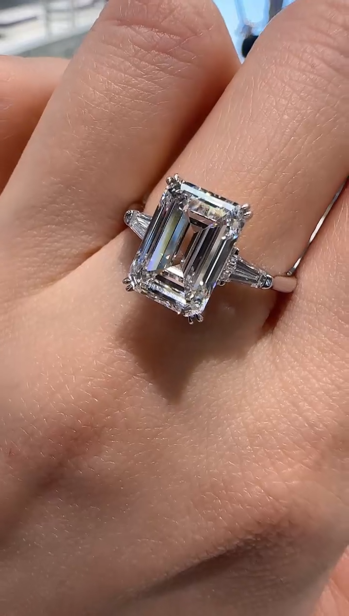 【闪购商品】实验室培育钻石18K金镶嵌祖母3.5ct13圈