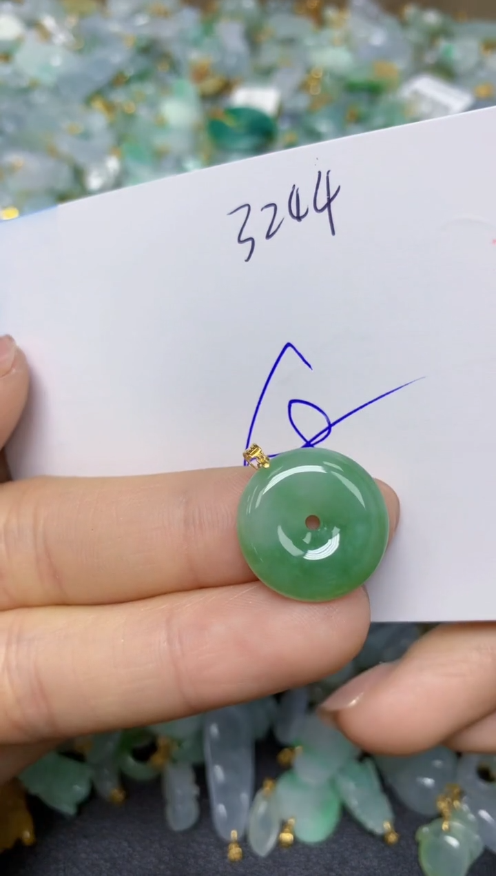 【闪购商品】翡翠挂件18K金镶嵌 天然翡翠A货