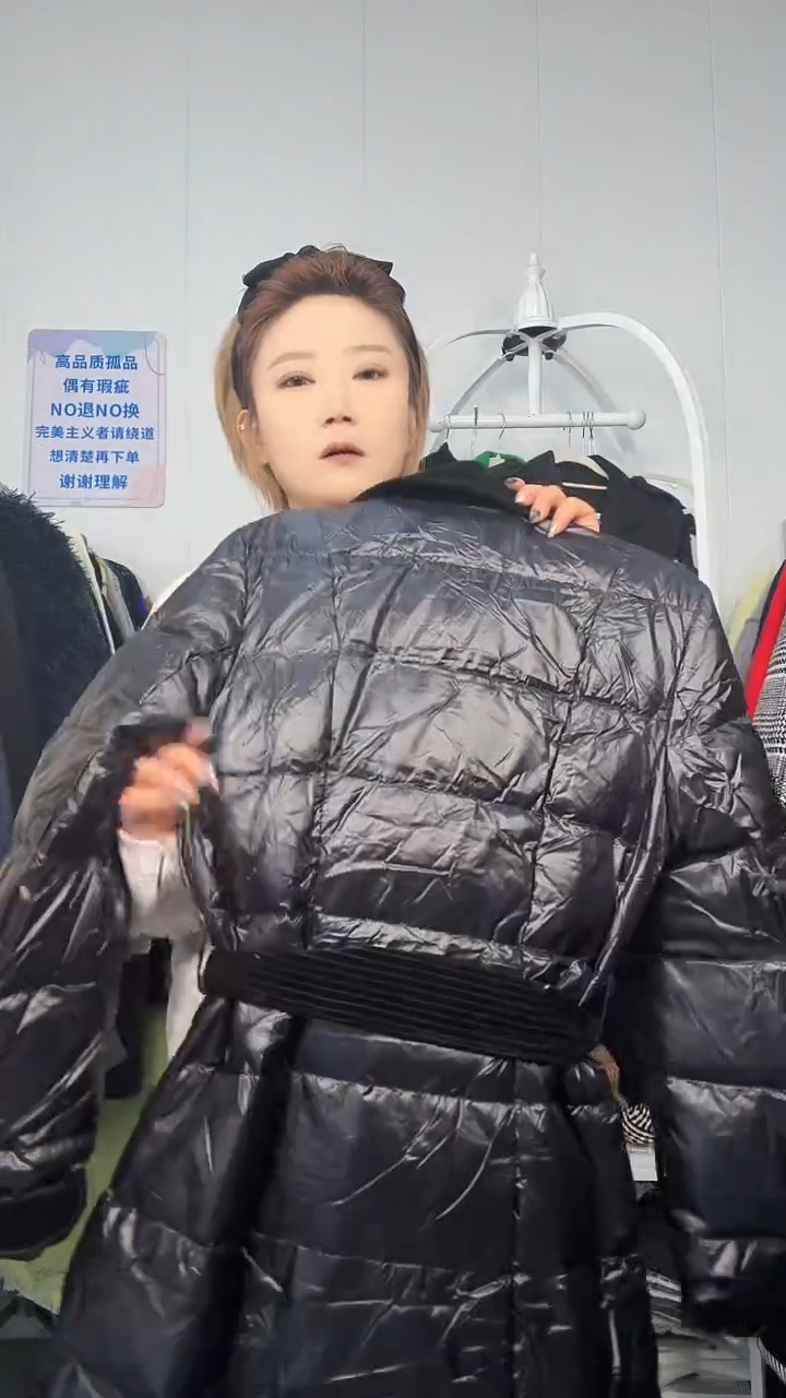 王****沙高品质黑色羽绒