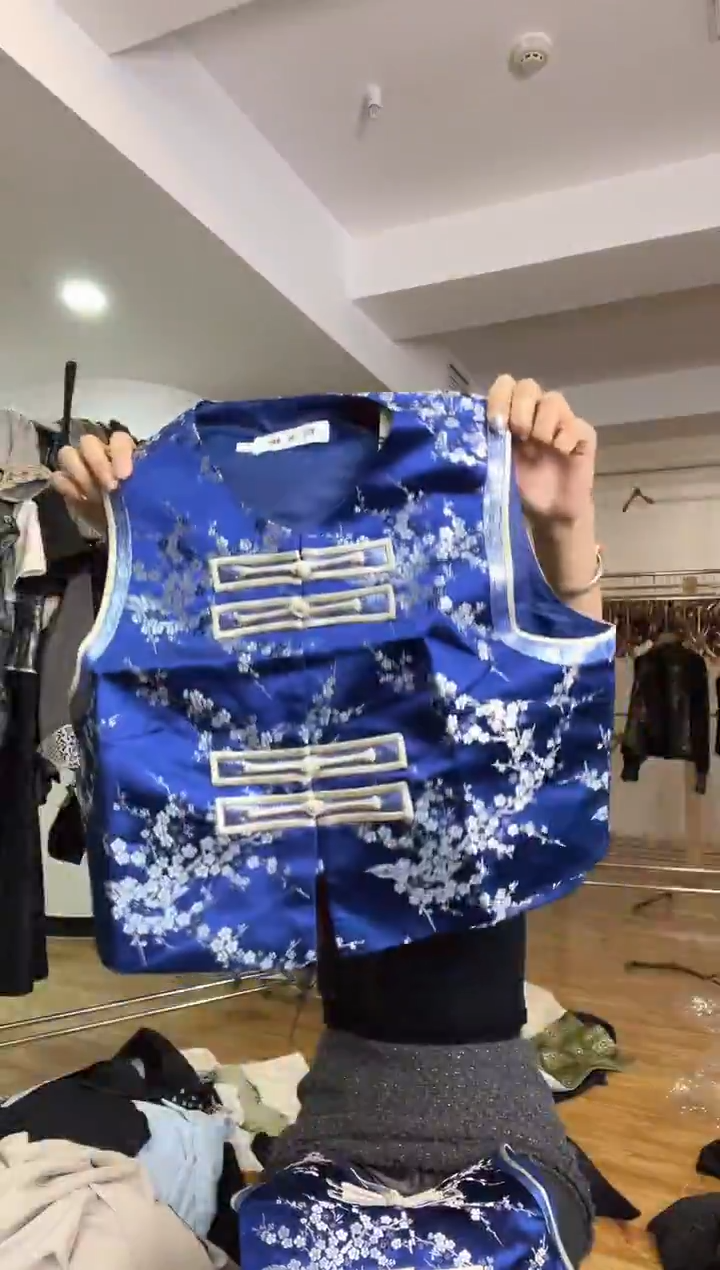 马甲  L码  120斤以里