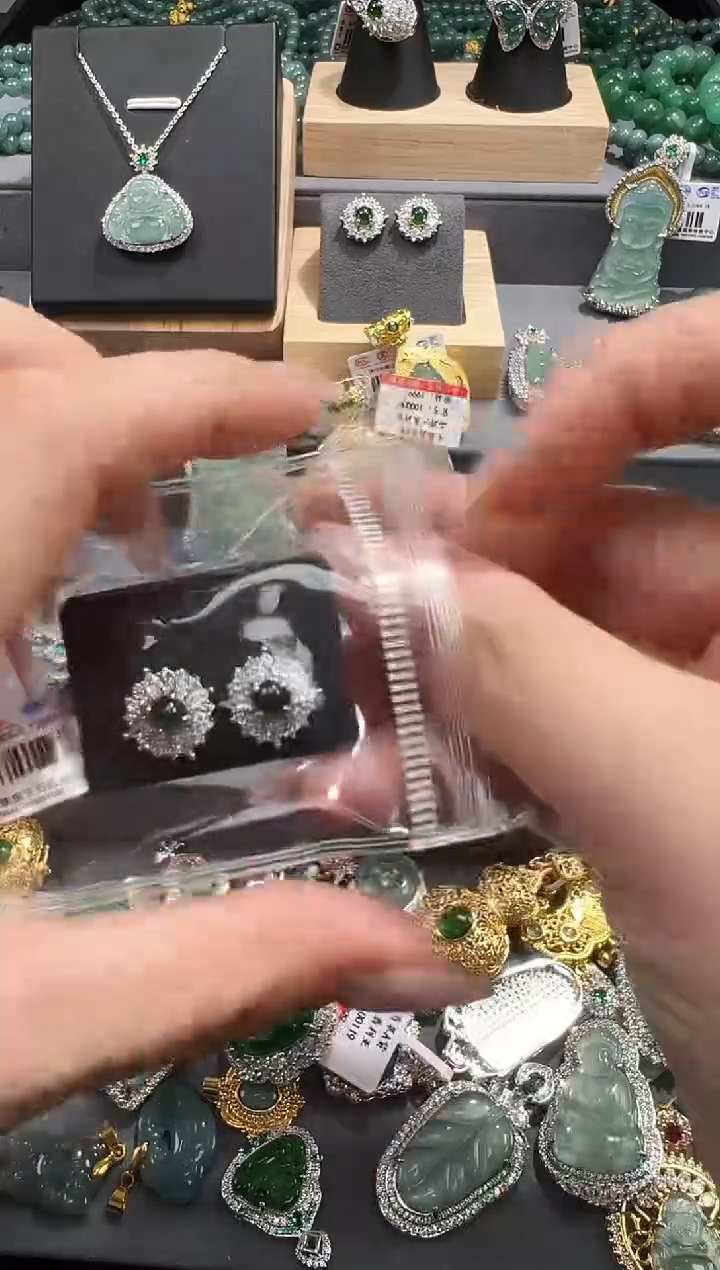 【闪购商品】翡翠吊坠(赠链)未镶嵌翡翠A货源头工厂带证书发