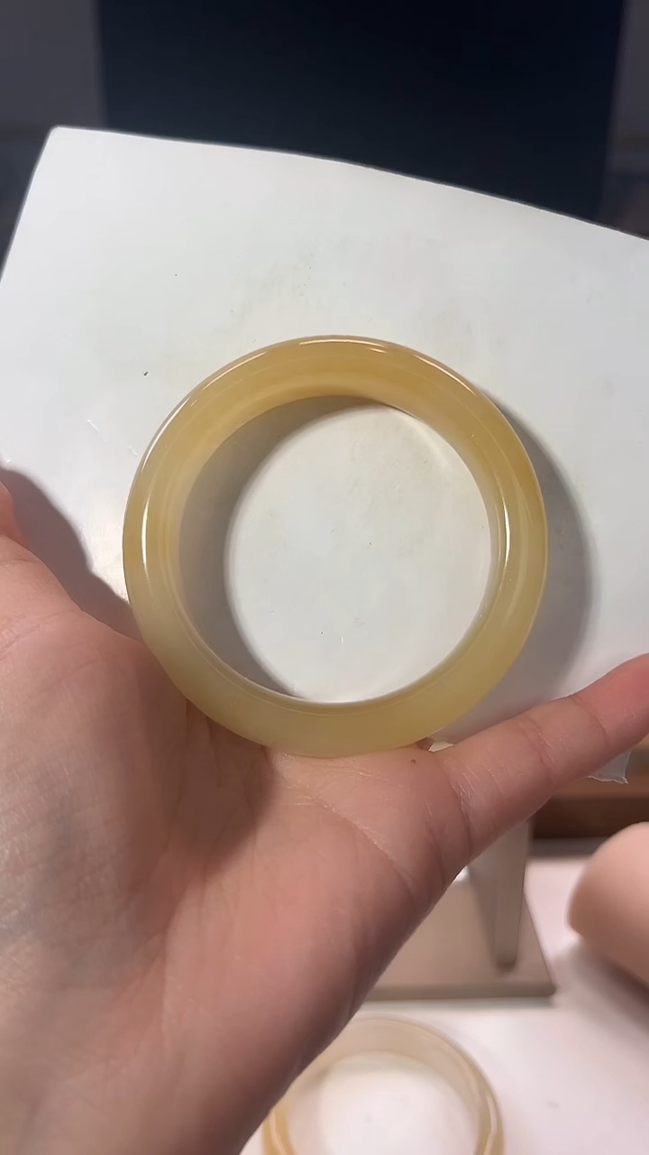 未镶嵌石英质玉（黄龙玉）手镯57圈口02