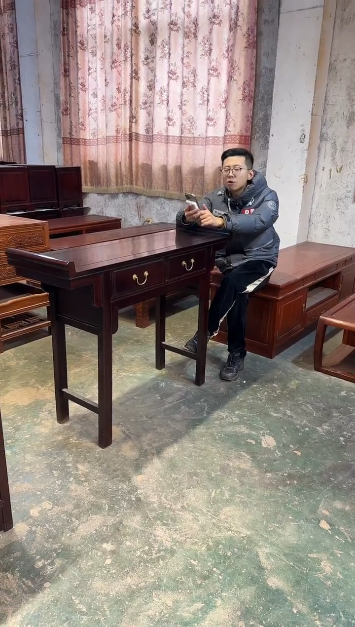 黑酸枝木类成套家具翘头案