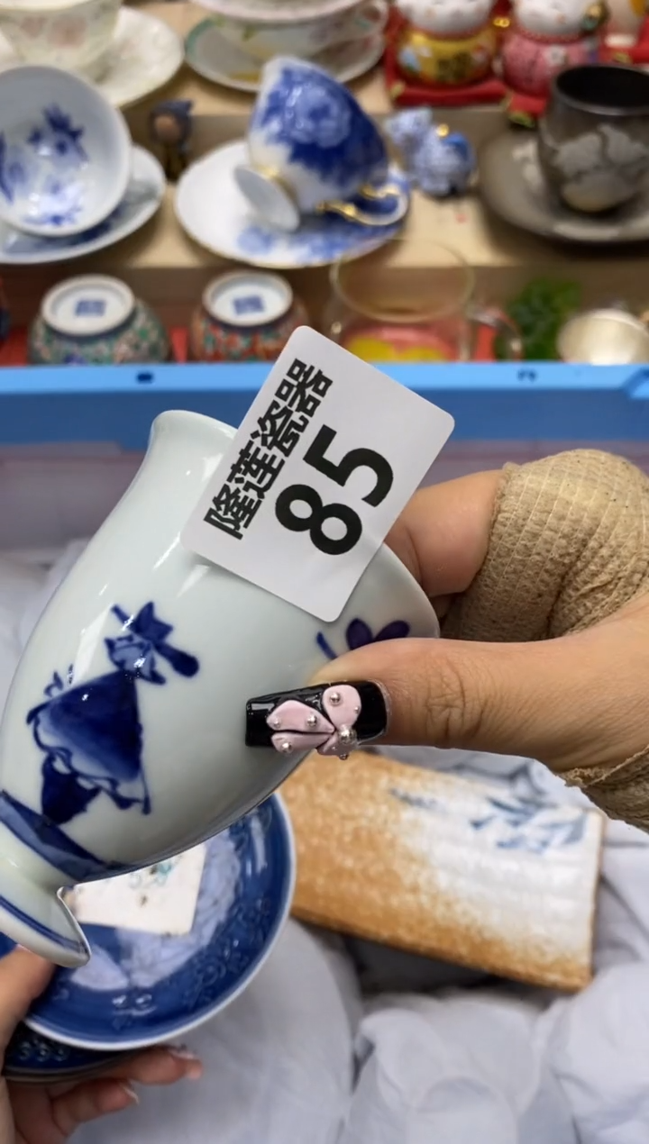 瓷片云**?隆莲瓷器欢迎大家