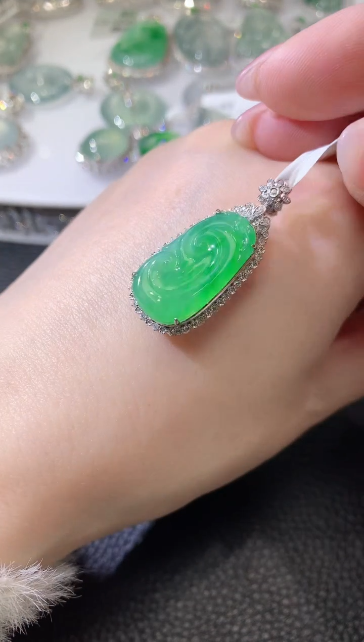 【闪购商品】翡翠吊坠(不含链)18K金镶嵌C50