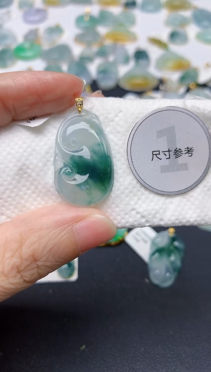 翡翠18K金镶嵌颈饰天然缅甸A货翡翠