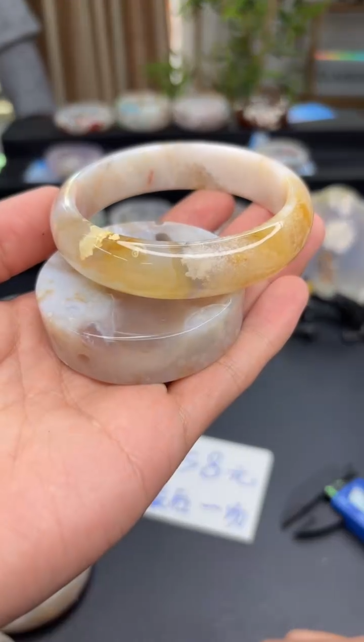 【闪购商品】石英质玉手镯未镶嵌C840(61圈赠送镯心)