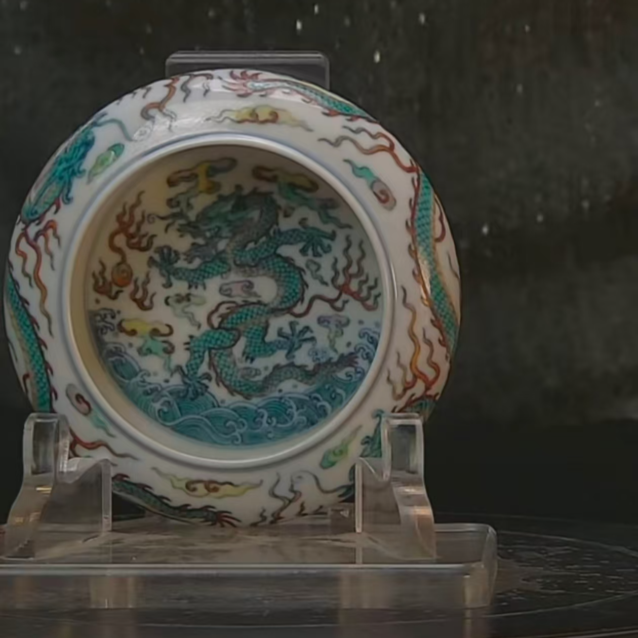 清.乾隆斗彩水洗