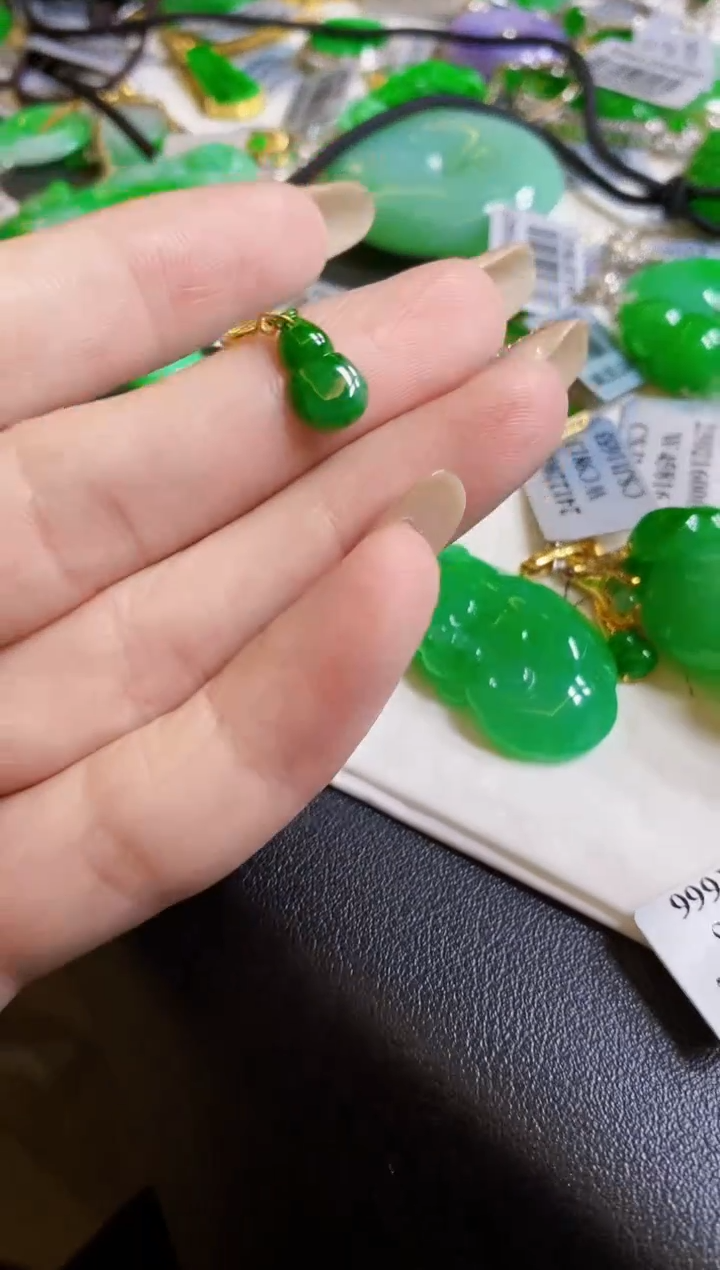 【闪购商品】定制翡翠18K金镶嵌吊坠