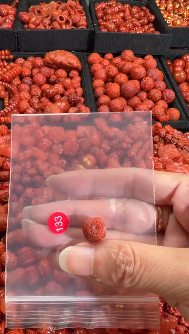 南红玛瑙未镶嵌颈饰1