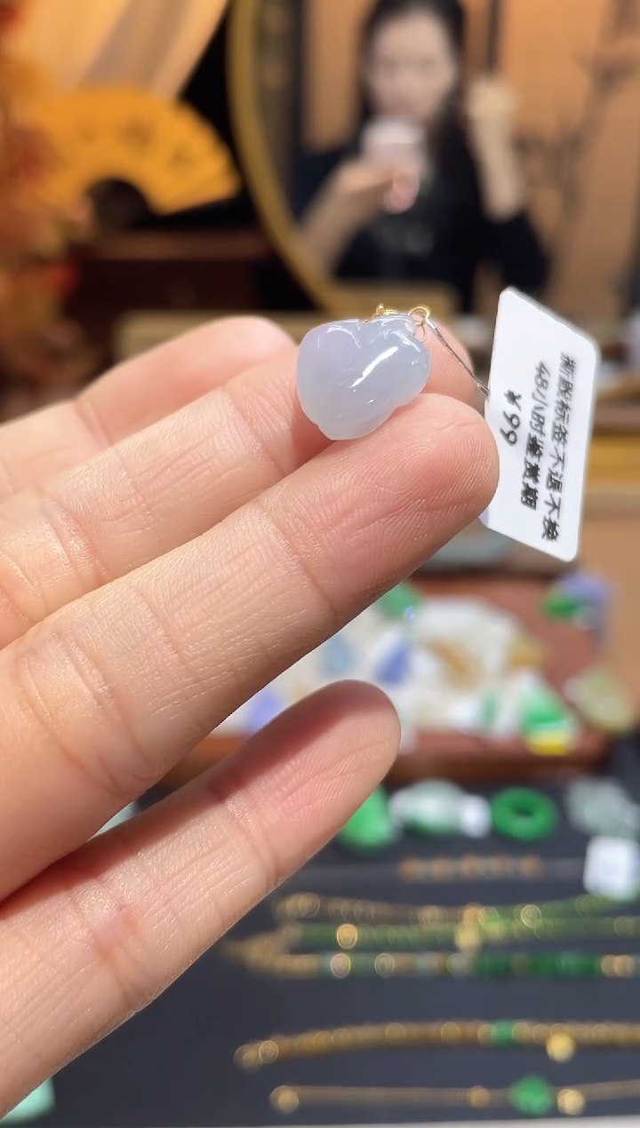 颈饰18K金镶嵌翡翠百元以下不出证 