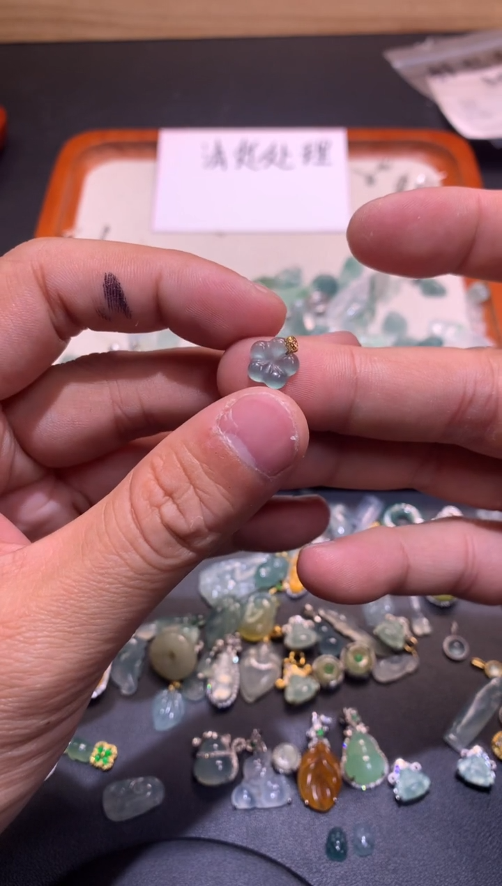 【闪购商品】翡翠吊坠(不含链)未镶嵌1