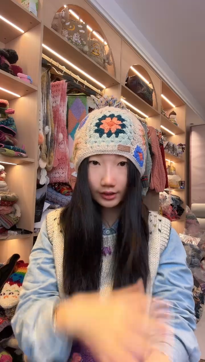 羊毛美利奴镂空勾花帽