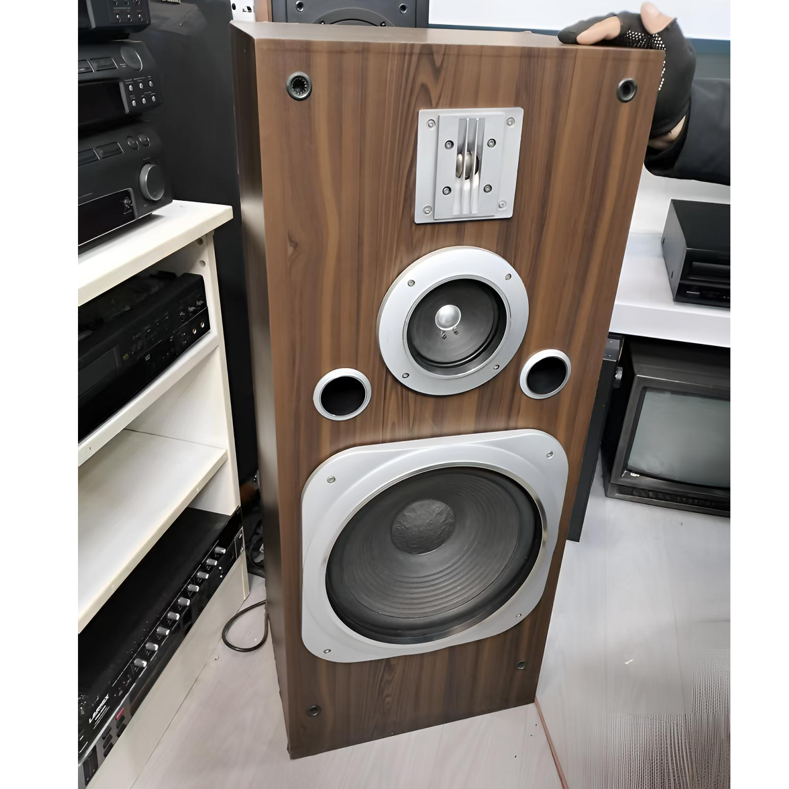 8新  音箱一对，顺丰到付