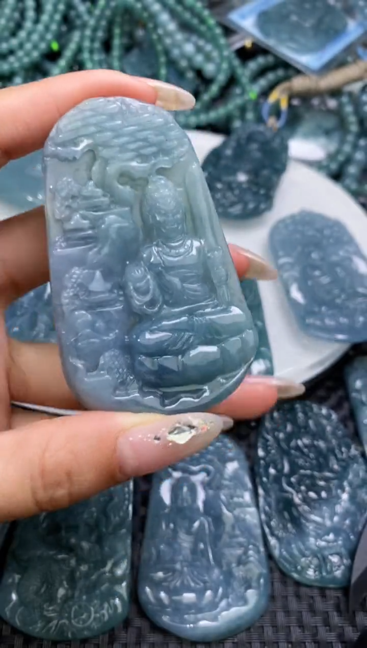 【闪购商品】翡翠颈饰未镶嵌          