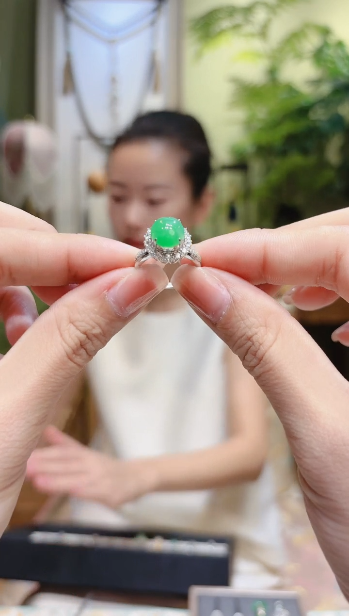 【闪购商品】翡翠戒指18K金镶嵌绿蛋翡翠戒指