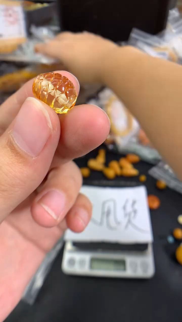 蜜蜡未镶嵌珠宝奇石1