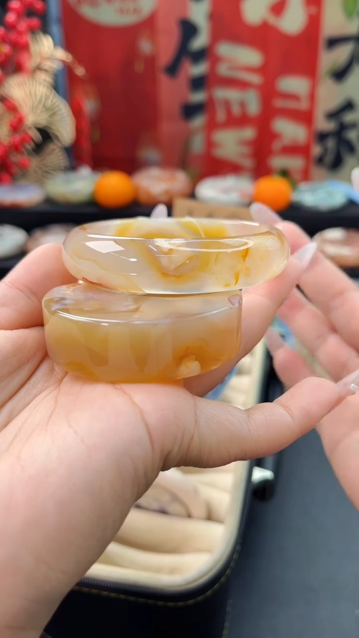 【闪购商品】石英质玉手镯未镶嵌赠送镯心（59圈口