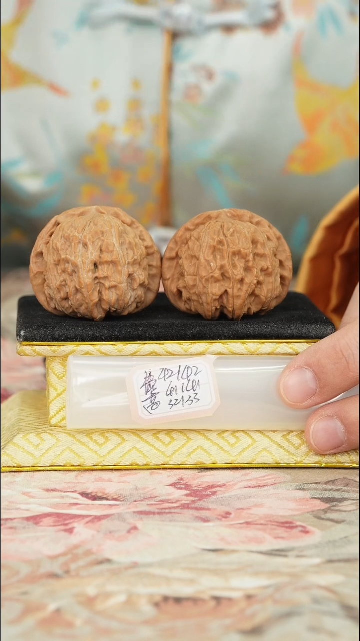 【闪购商品】文玩核桃把件白狮子