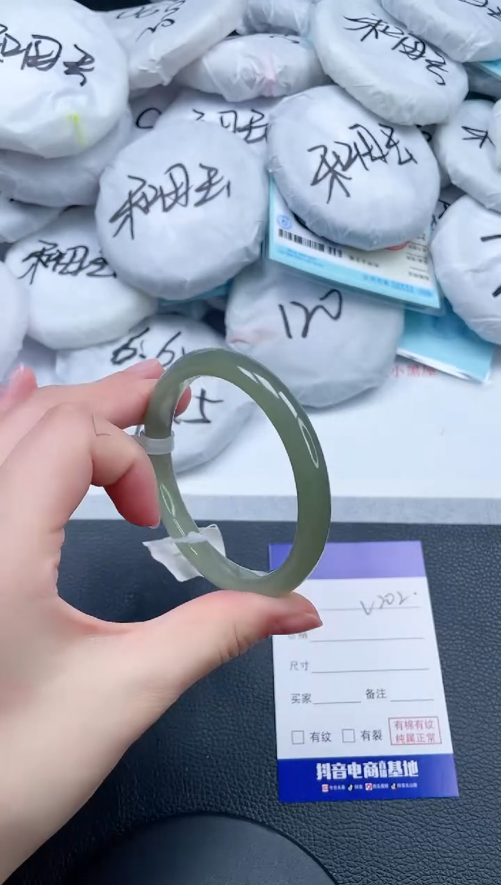 和田玉手镯未镶嵌26V202-58