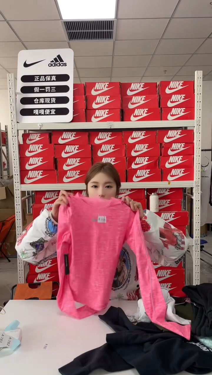编码353闪购尺码 s  Nike/耐克卫衣卫裤以直播间过款为主