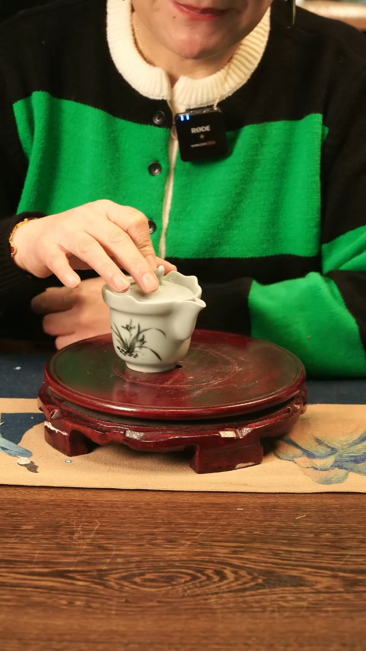 【闪购商品】釉中彩 兰花画 手抓壶B
