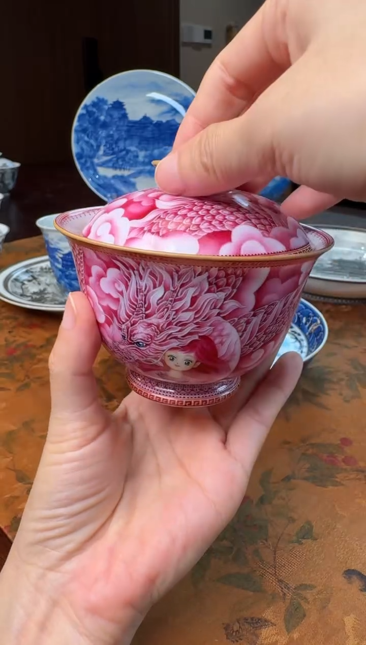 情*手绘宝石红龙宝盖碗