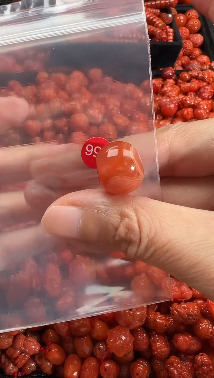 颈饰未镶嵌南红玛瑙1