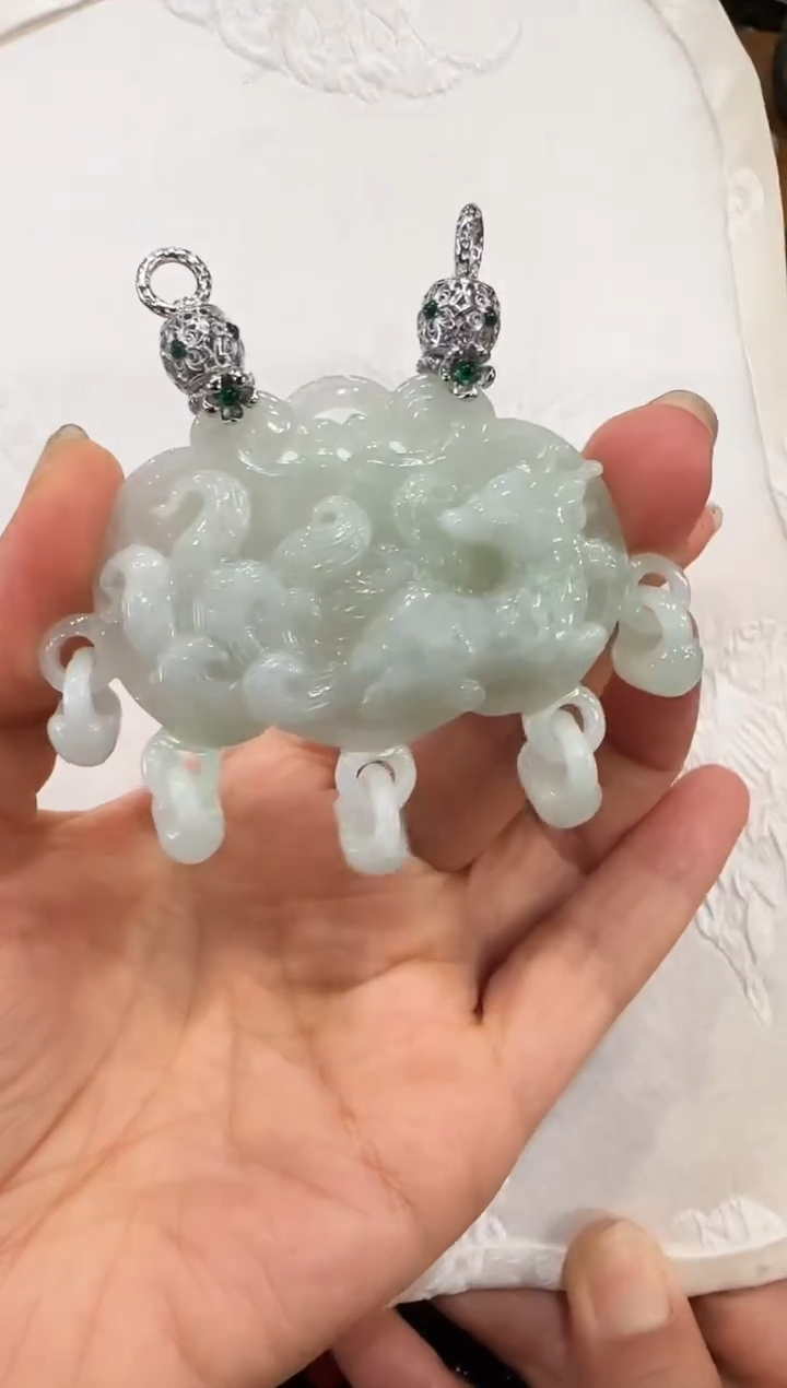 翡翠未镶嵌颈饰国风