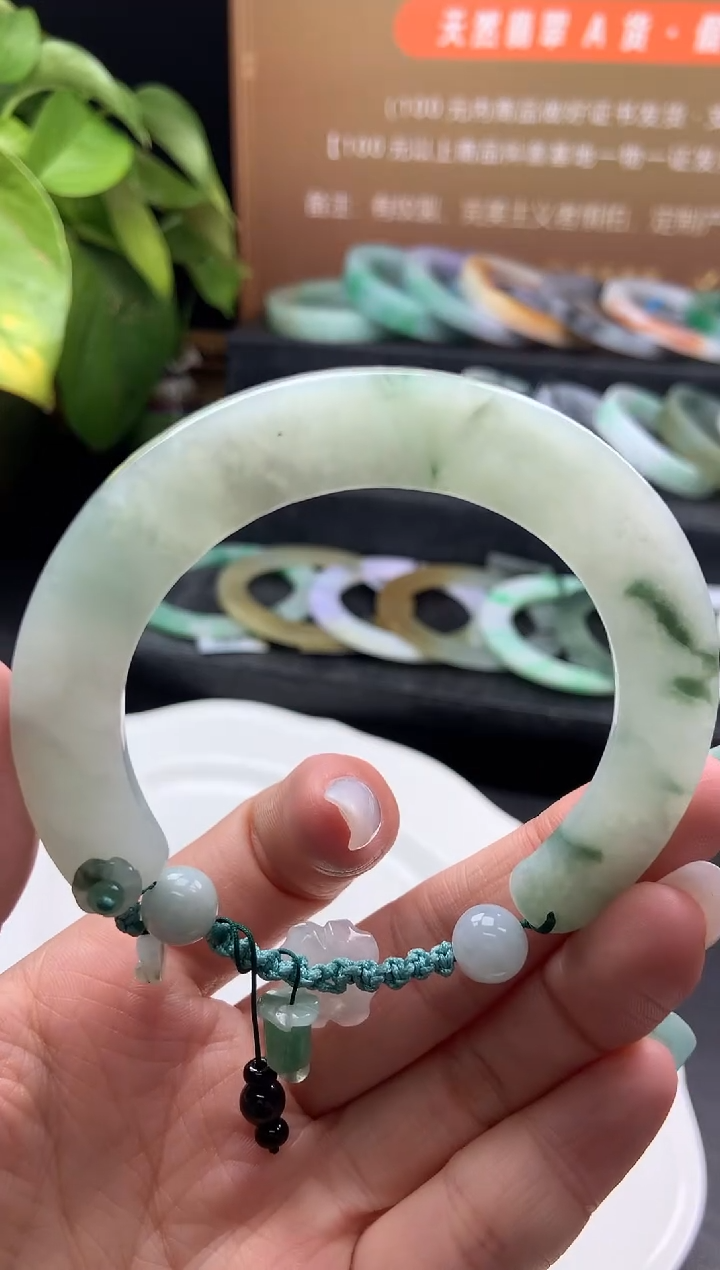 【闪购商品】翡翠手镯未镶嵌半镯