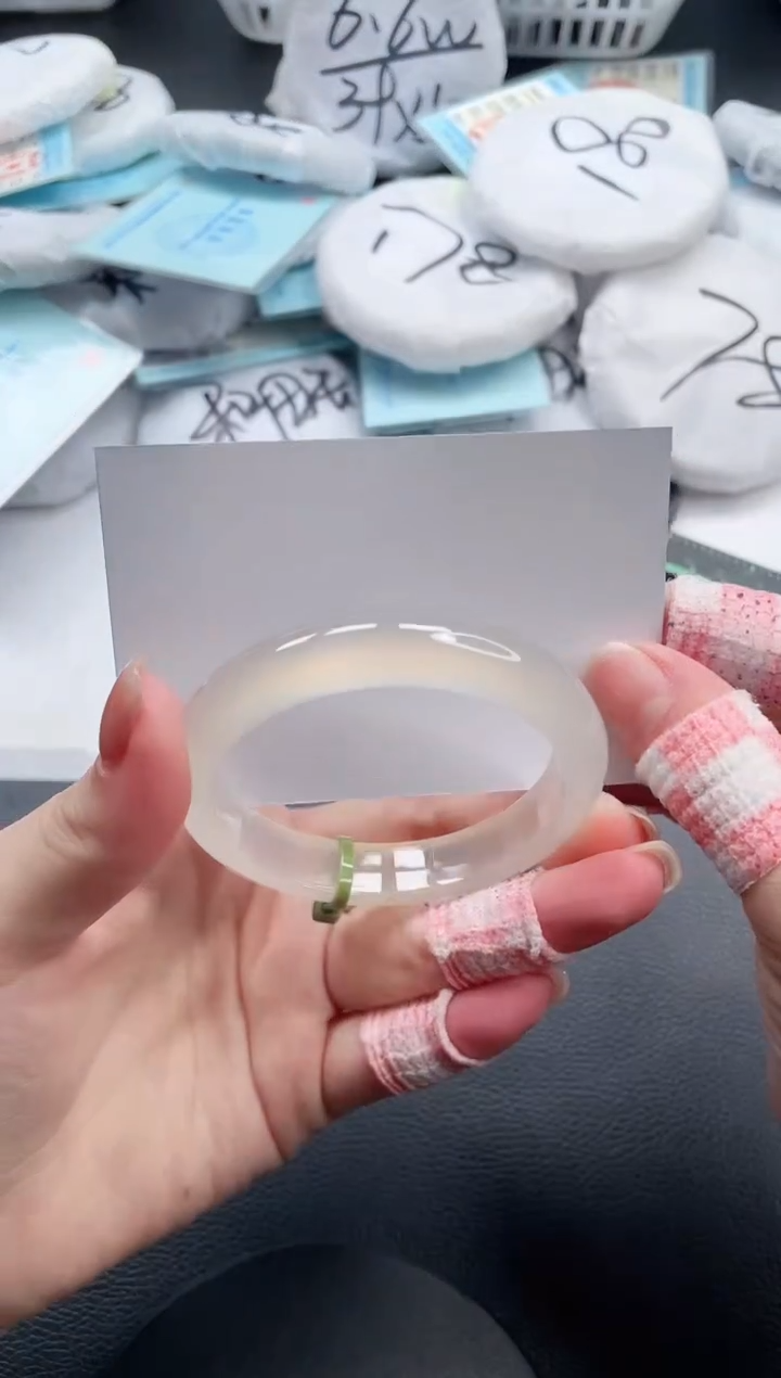 石英质玉手镯未镶嵌18V232-54