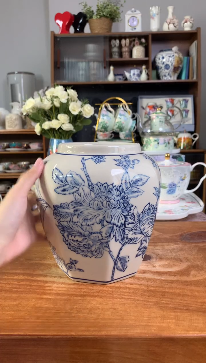 陶瓷复古青花八角花瓶