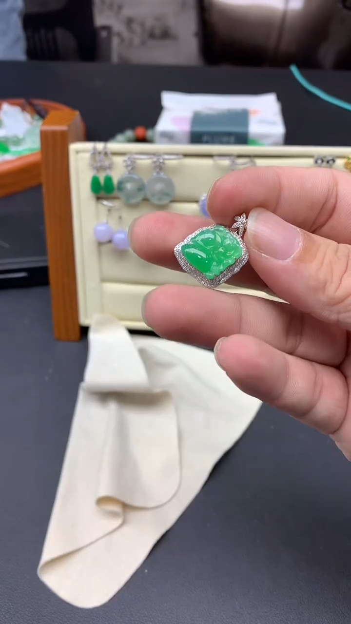 【闪购商品】翡翠颈饰18K金镶嵌211-天然翡翠