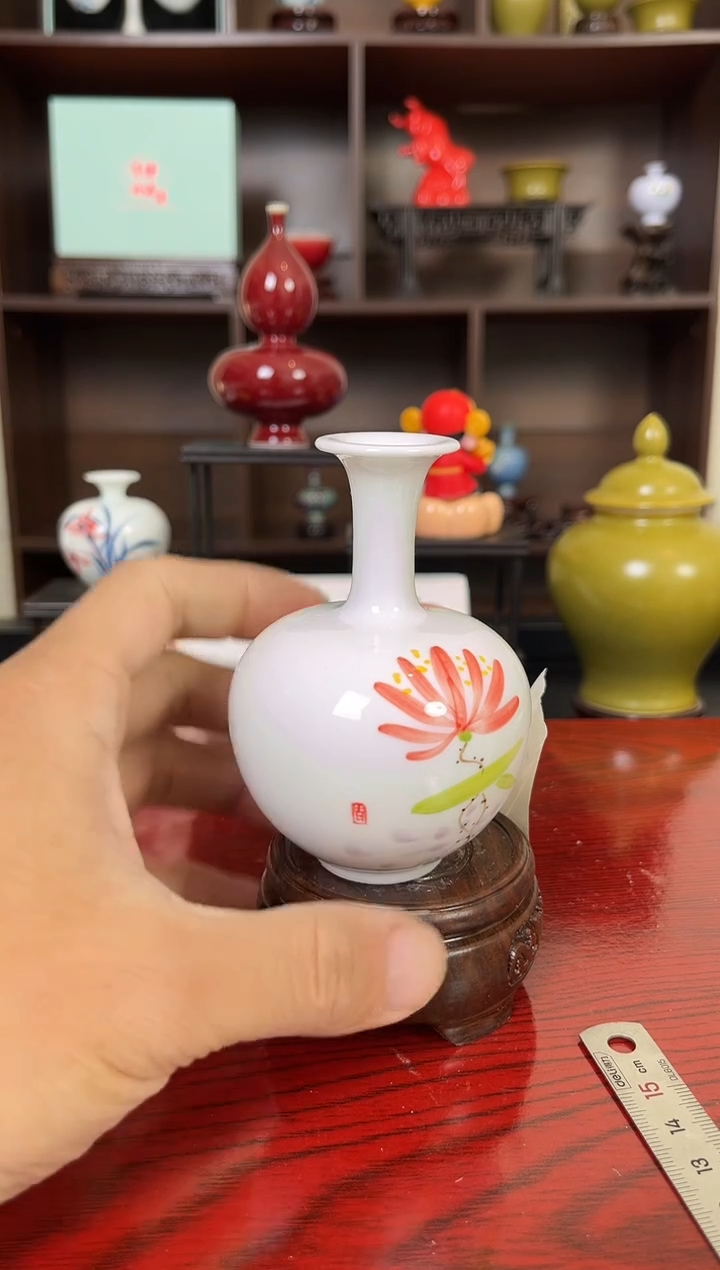 摆件瓷12.14早微瑕小花瓶摆件