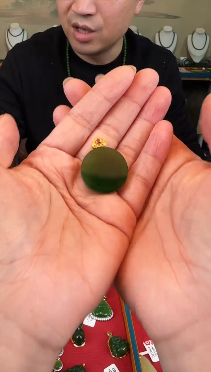 颈饰未镶嵌和田玉大圆牌