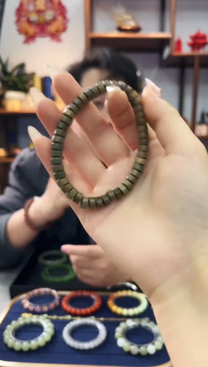 【闪购商品】维腊木（绿檀）其他512175-手串