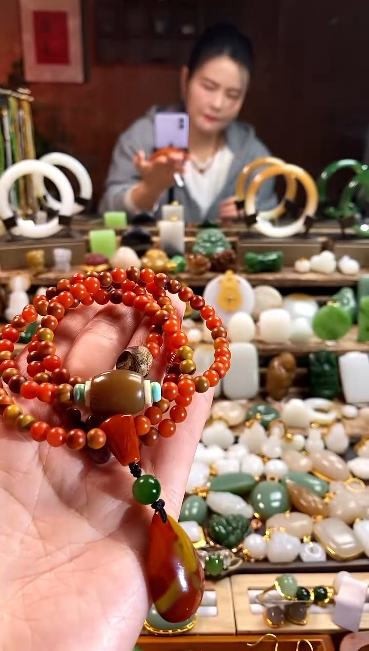 【闪购商品】南红玛瑙项链未镶嵌。