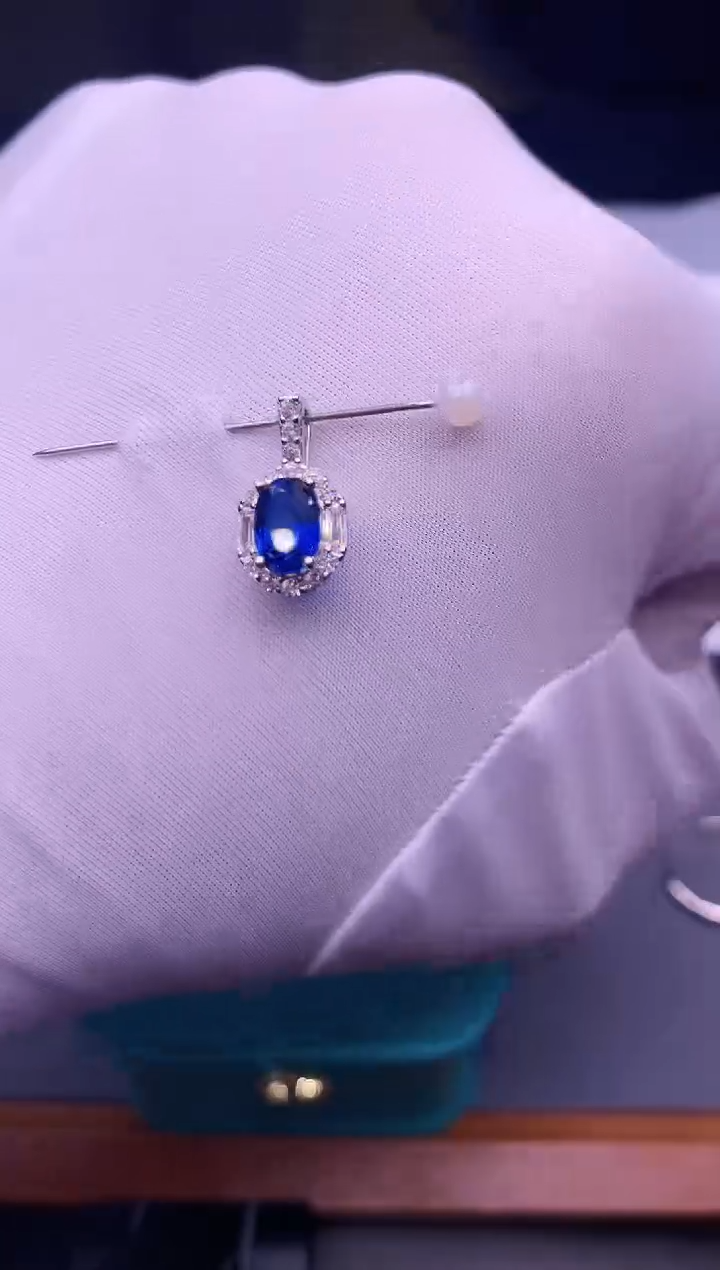 【闪购商品】蓝宝石吊坠(不含链)银S925镶嵌............