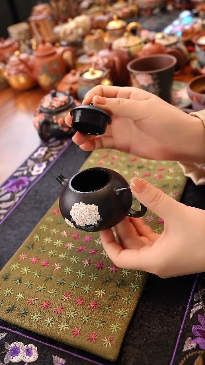 茶壶紫砂朱泥焐灰绣球花