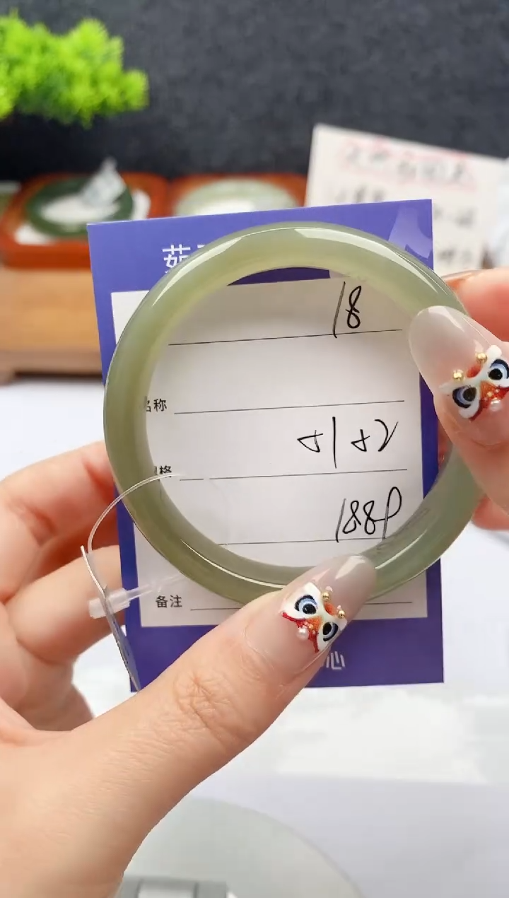 【闪购商品】和田玉手镯未镶嵌微色差18