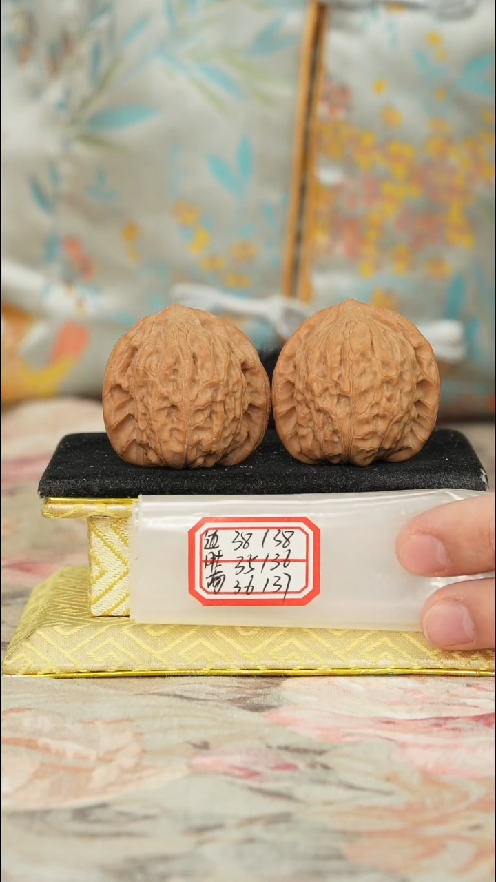 【闪购商品】文玩核桃把件非嫁接将军帽