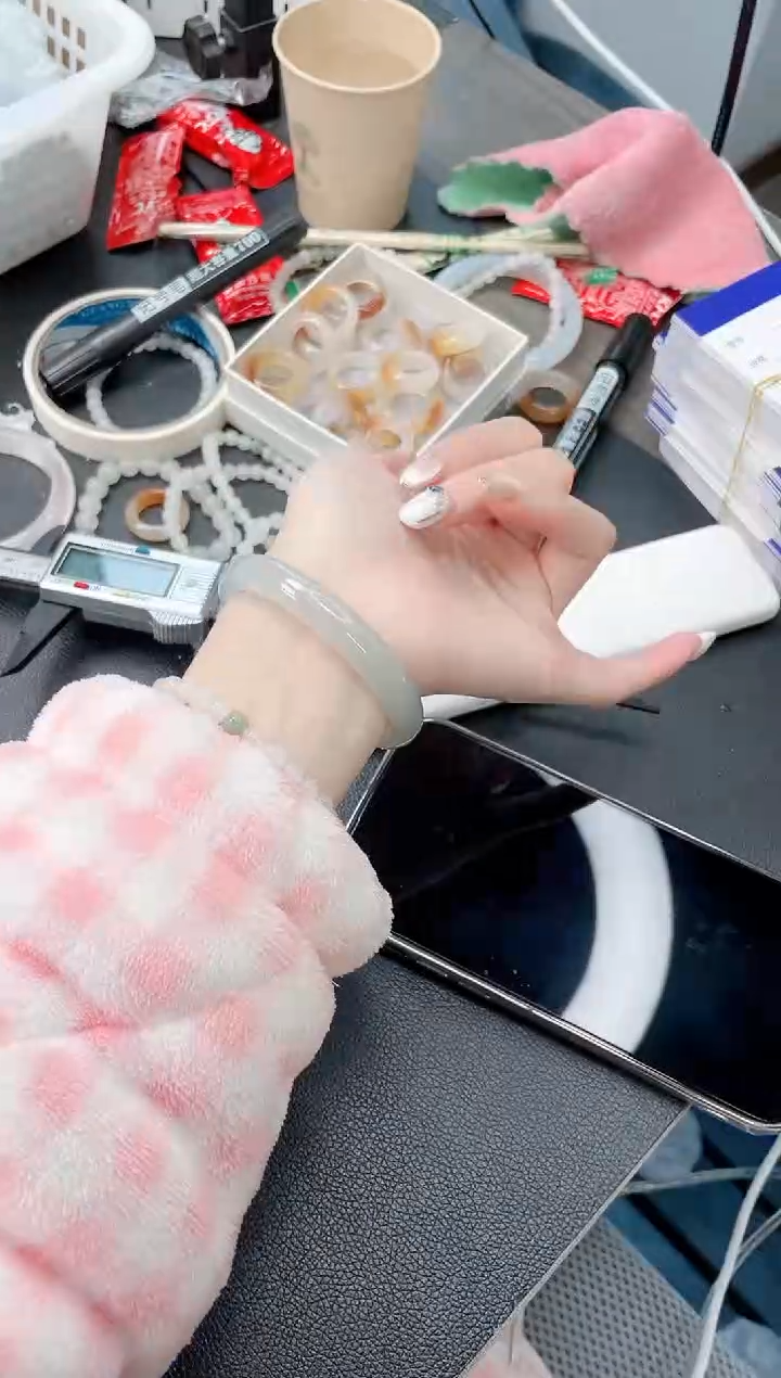 【闪购商品】石英质玉手镯未镶嵌24J23-57