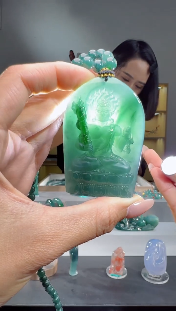 吊坠(赠链)未镶嵌翡翠不动