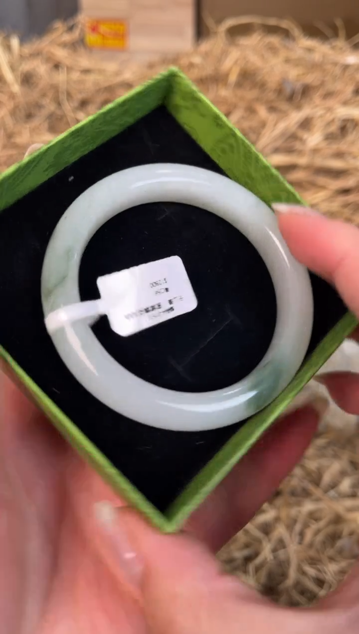 未镶嵌手镯石英质玉A-0151