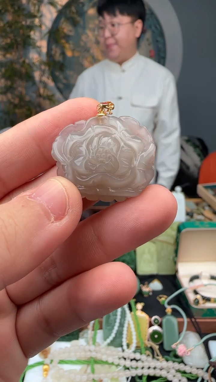 颈饰18K金镶嵌和田玉和田玉