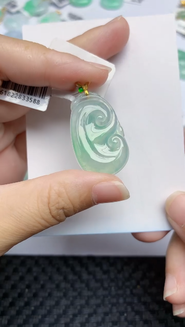 翡翠18K金镶嵌颈饰天然翡翠A货