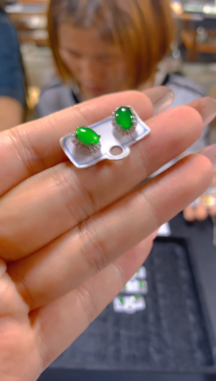 翡翠未镶嵌耳饰多样性发一