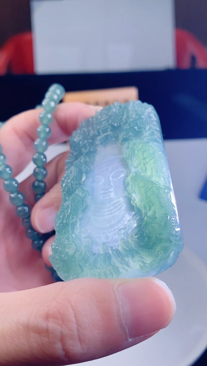 颈饰未镶嵌翡翠   