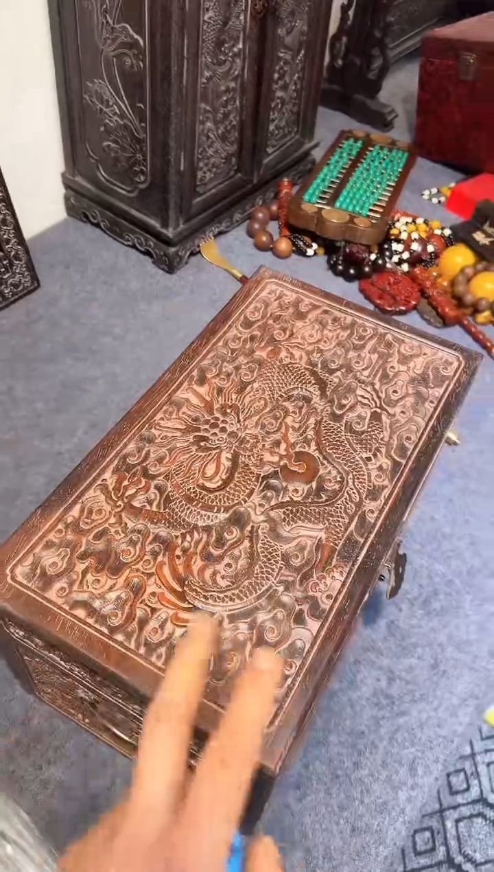 【闪购商品】木木艺紫檀雕龙大箱子111111